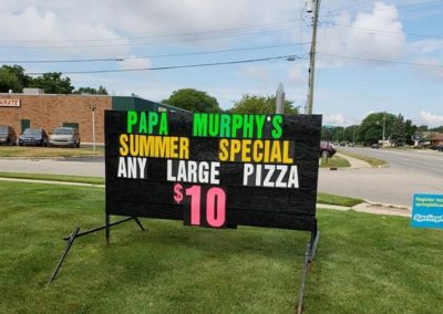 Light Bright Signs portable black signs on the road in Jension promoting a special for Papa Murphy's Pizza